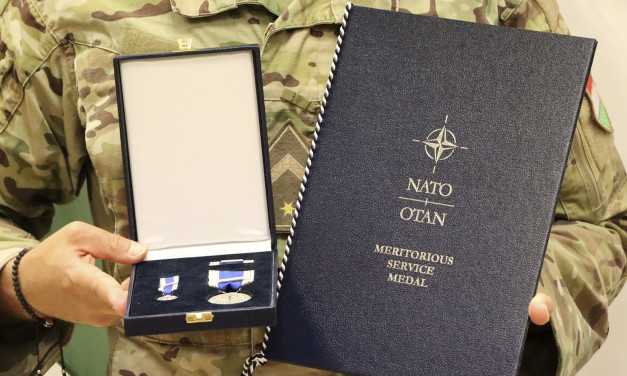 202607_NATO_kitüntetés_különleges_műveleti_katonának_NN_nyitó