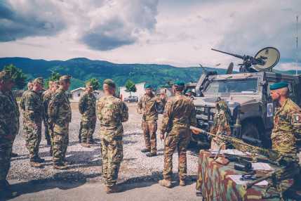 20240506_EUFOR_katonai felsővezetői tanfolyam hallgatói_KB (7)
