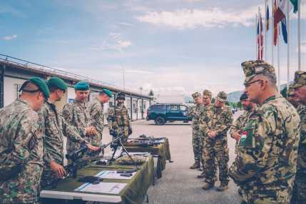 20240506_EUFOR_katonai felsővezetői tanfolyam hallgatói_KB (13)