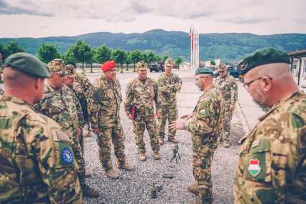 20240506_EUFOR_katonai felsővezetői tanfolyam hallgatói_KB (15)