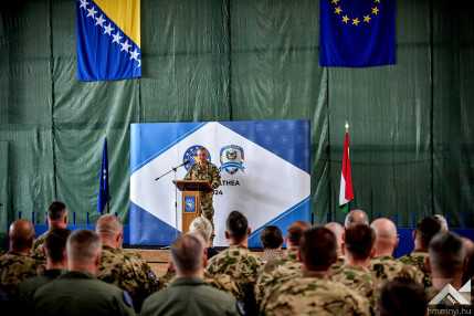 w.dr. sticz laszlo vezerornagy, az eufor parancsnoka.rt  (3)