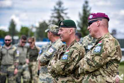 w.dr. sticz laszlo vezerornagy, az eufor parancsnoka.rt  (9)
