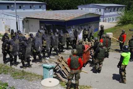 Kelly_s_heroes_keresztképzés-KFOR (10)