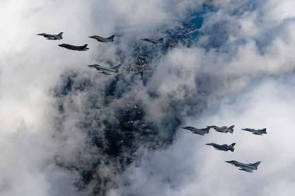Gripenek_Ramstein_Flag_24