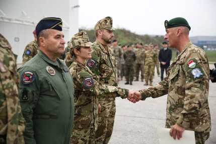 202410_Mi-17_H225M_váltás-EUFOR_DV (13)