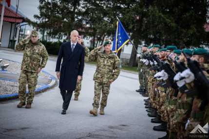 20241202_miniszteri_látogatás_EUFOR_KG (11)