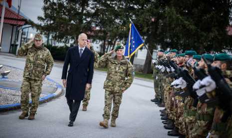 20241202_miniszteri_látogatás_EUFOR_KG (00)