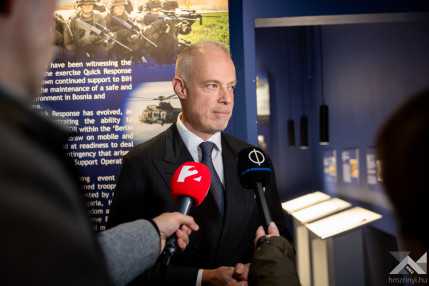 20241202_miniszteri_látogatás_EUFOR_KG (5)