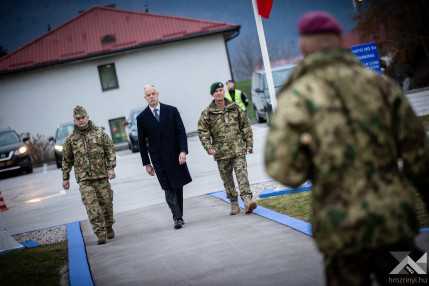 20241202_miniszteri_látogatás_EUFOR_KG (10)