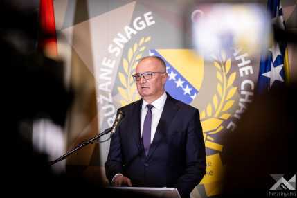 20241202_miniszteri_látogatás_EUFOR_KG (18)