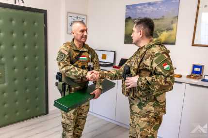 20250127_HM 1 - Böröndi ajándékot ad_PAK_-11