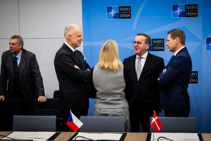 20250213_NATO védelmi miniszterek_Brüsszel (2)