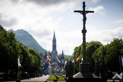 20250515_Lourdes_katonaizarandoklat_1500px_KG003
