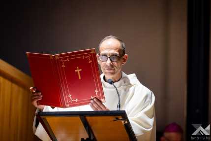 20250515_Lourdes_katonaizarandoklat_1500px_KG009