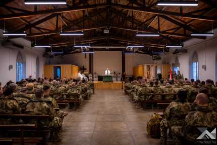 20250515_Lourdes_katonaizarandoklat_1500px_KG012