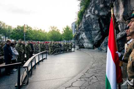 20250516_Lourdes_katonaizarandoklat_1500px_KG001