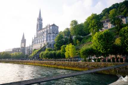 20250516_Lourdes_katonaizarandoklat_1500px_KG009