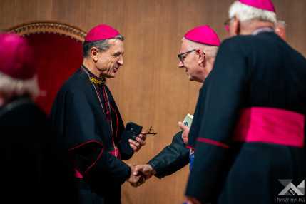 20250516_Lourdes_katonaizarandoklat_1500px_KG023
