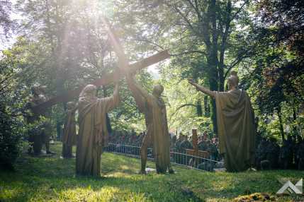 20250517_Lourdes_katonaizarandoklat_1500px_KG006