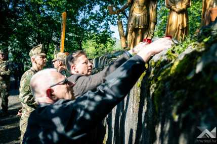 20250517_Lourdes_katonaizarandoklat_1500px_KG010