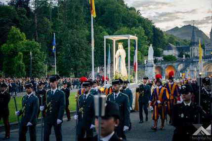 20250517_Lourdes_katonaizarandoklat_1500px_KG035
