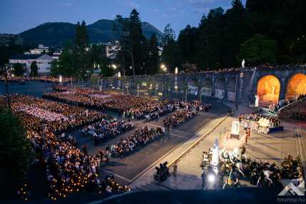 20250517_Lourdes_katonaizarandoklat_1500px_KG042