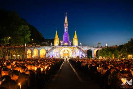 20250517_Lourdes_katonaizarandoklat_1500px_KG044