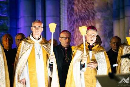 20250517_Lourdes_katonaizarandoklat_1500px_KG045