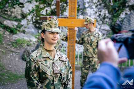 20250517_Lourdes_katonaizarandoklat_1500px_KG014