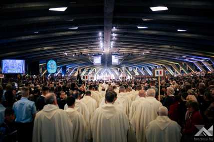 20250518_Lourdes_katonaizarandoklat_1500px_KG001