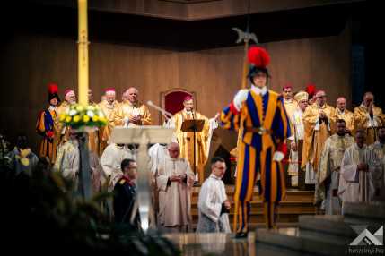 20250518_Lourdes_katonaizarandoklat_1500px_KG013