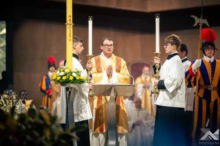 20250518_Lourdes_katonaizarandoklat_1500px_KG015