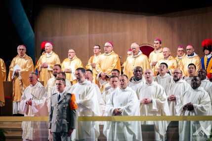 20250518_Lourdes_katonaizarandoklat_1500px_KG023