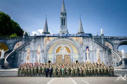 20250518_Lourdes_katonaizarandoklat_1500px_KG035