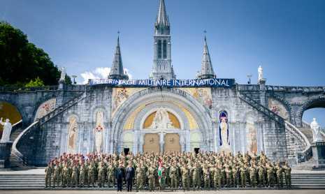 20250518_Lourdes_katonaizarandoklat_1500px_vizjel_nelkul_KG_nyitó