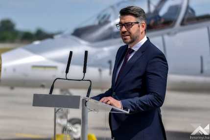 w2025.05.30.l-39 repulogepek erkeznek kecskemetre.rt (10)