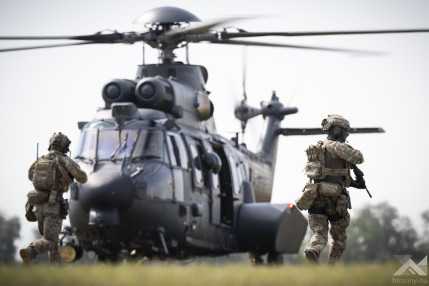 KT20250715helikopter átadás10