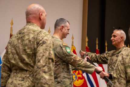 20251010_Mons_Kaszab_Zoltán_NATO_ACO_vezénylőzászlós (3)
