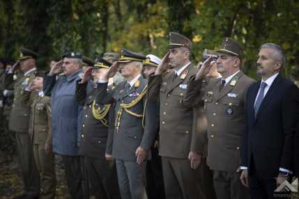 KT20251020román fegyvernap_köztemető5