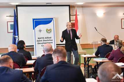 w2025.11.04.nato doktrinalis kozpont tanacskozas.rt. (4)