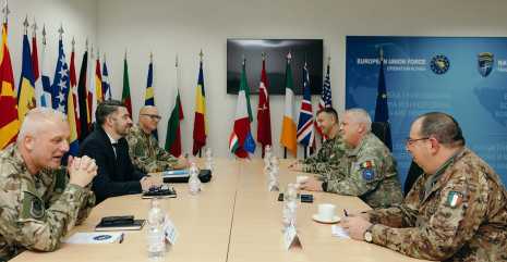 202511_Kutnyászky államtitkár látogatása_EUFOR (3)