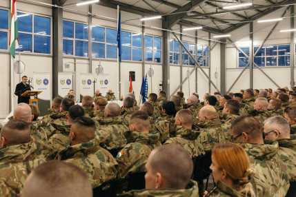 202511_Kutnyászky államtitkár látogatása_EUFOR (5)