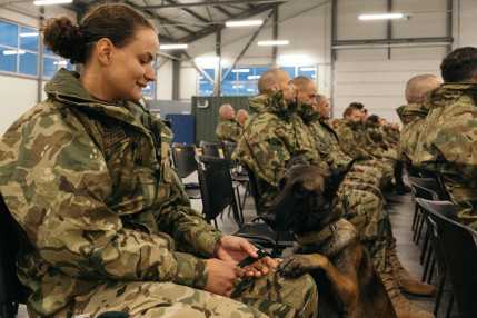 202511_Kutnyászky államtitkár látogatása_EUFOR (6)