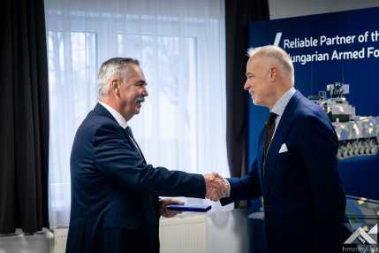 20251212_Tata_Leopard_honvedelemhu_2500px_KG020