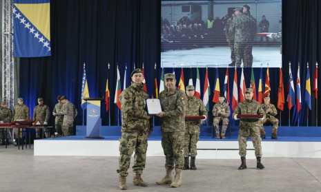 202601_Szabó Tibor dandártábornok_elismerés_EUFOR (nyitó)