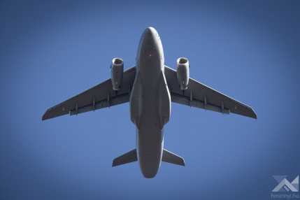 20260127_ejtőernyős_ugrások_KC-390_VF_2