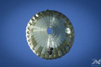 20260127_ejtőernyős_ugrások_KC-390_VF_11