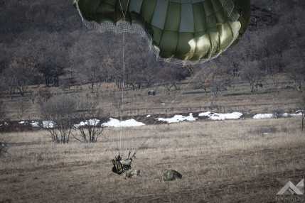 20260127_ejtőernyős_ugrások_KC-390_VF_14