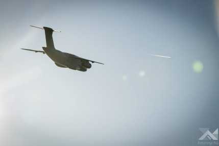 20260127_ejtőernyős_ugrások_KC-390_VF_20