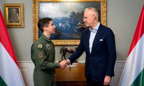 Donáth_Ádám_hadnagy (cover)